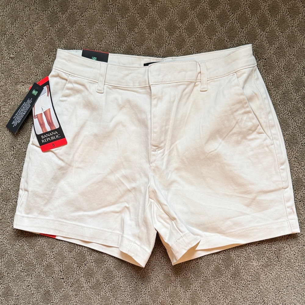 Banana Republic Women's Off-White Flat Front Shorts